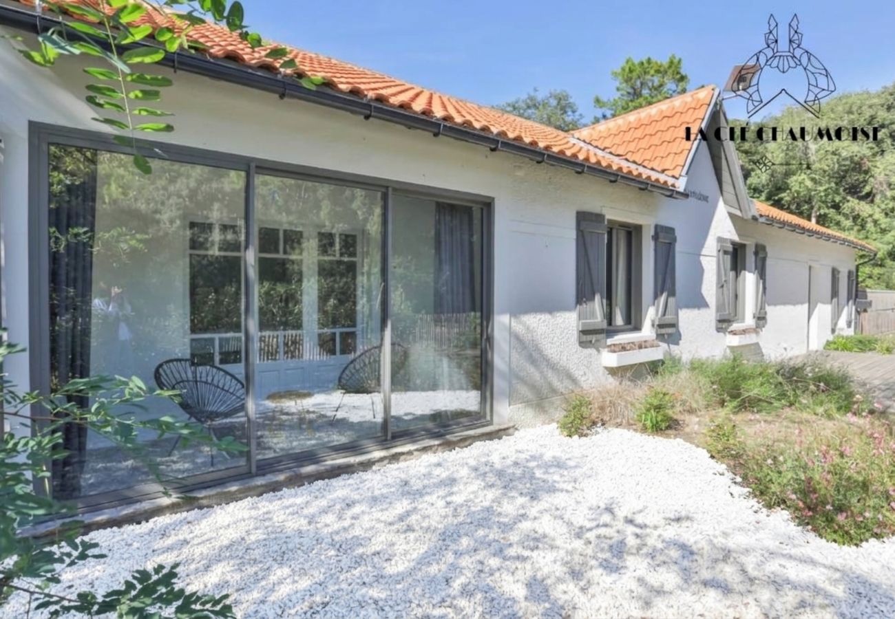 Villa à Les Sables-d´Olonne - La Cachette des Vagues 🌿 Maison nature I Piscine & Jacuzzi I 10 pers